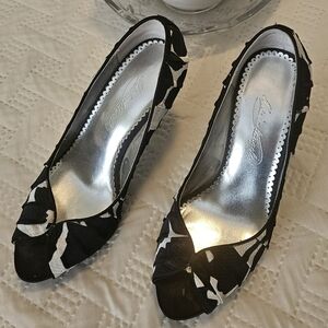 Michelangelo High (3-3.9 in) Heel Height Heels for Women Black and White